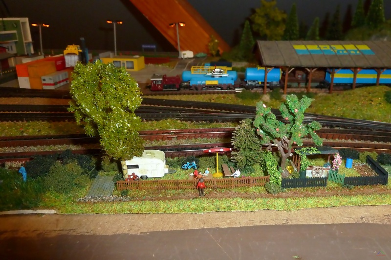 244 Individuelle Gestaltung.JPG - Jeder Garten hat seinen eigenen Charakter. Der ungepflegte ist dem Vorstand zwar nicht recht, ist aber eine andere Geschichte